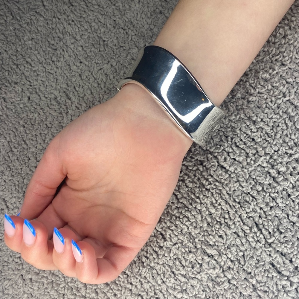 Silver wrist cuff - Picture 1 of 8